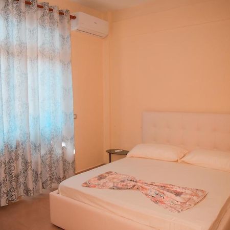 Central Hostel Shkodër エクステリア 写真