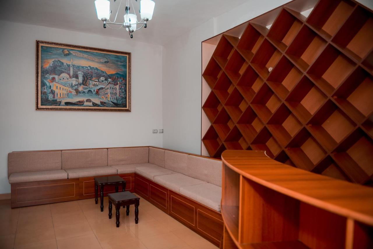 Central Hostel Shkodër エクステリア 写真