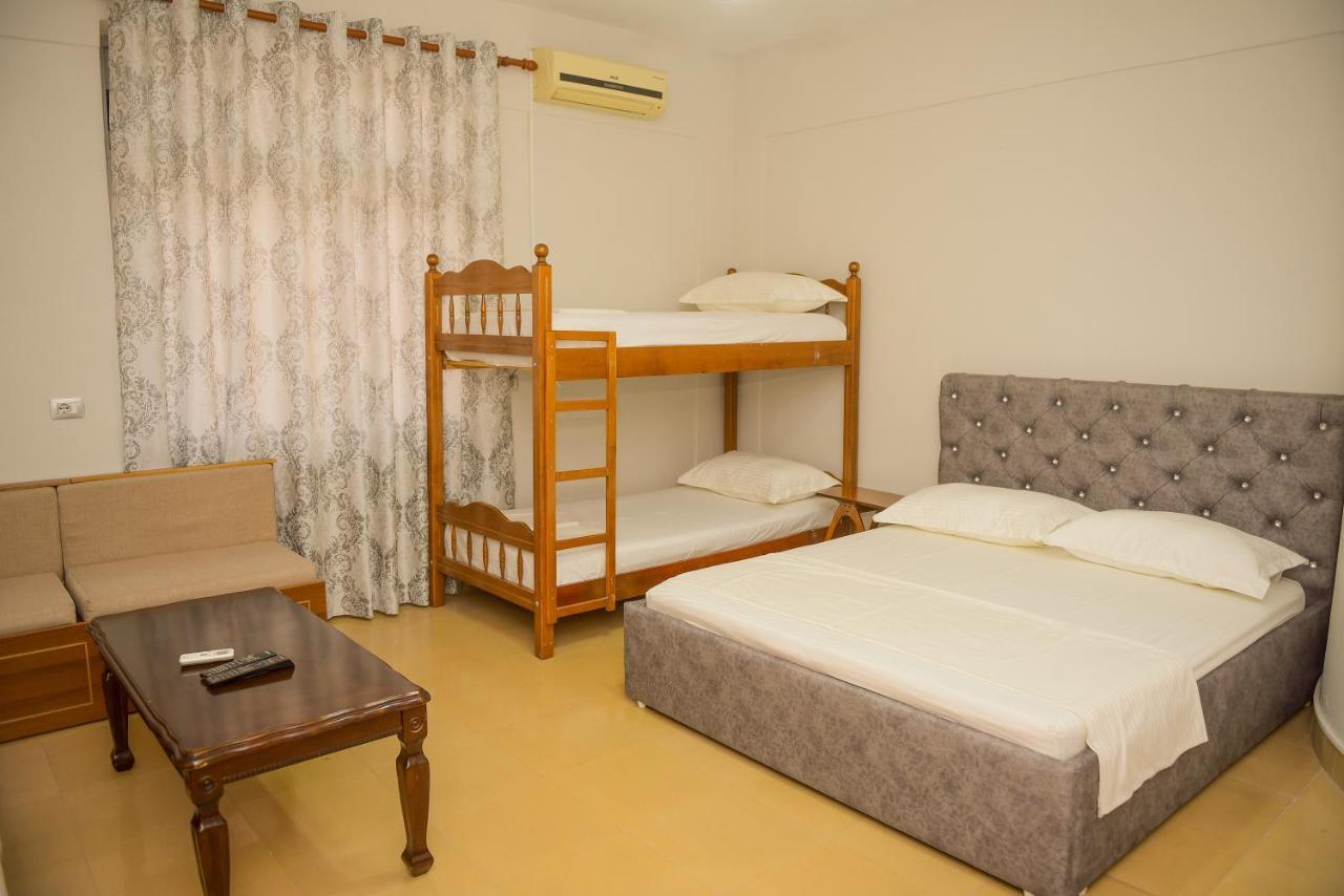 Central Hostel Shkodër エクステリア 写真
