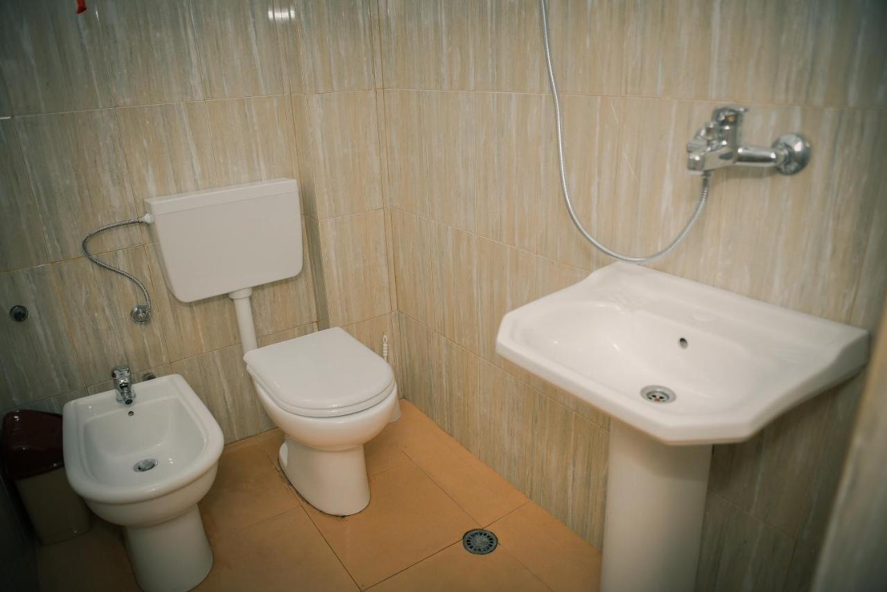 Central Hostel Shkodër エクステリア 写真
