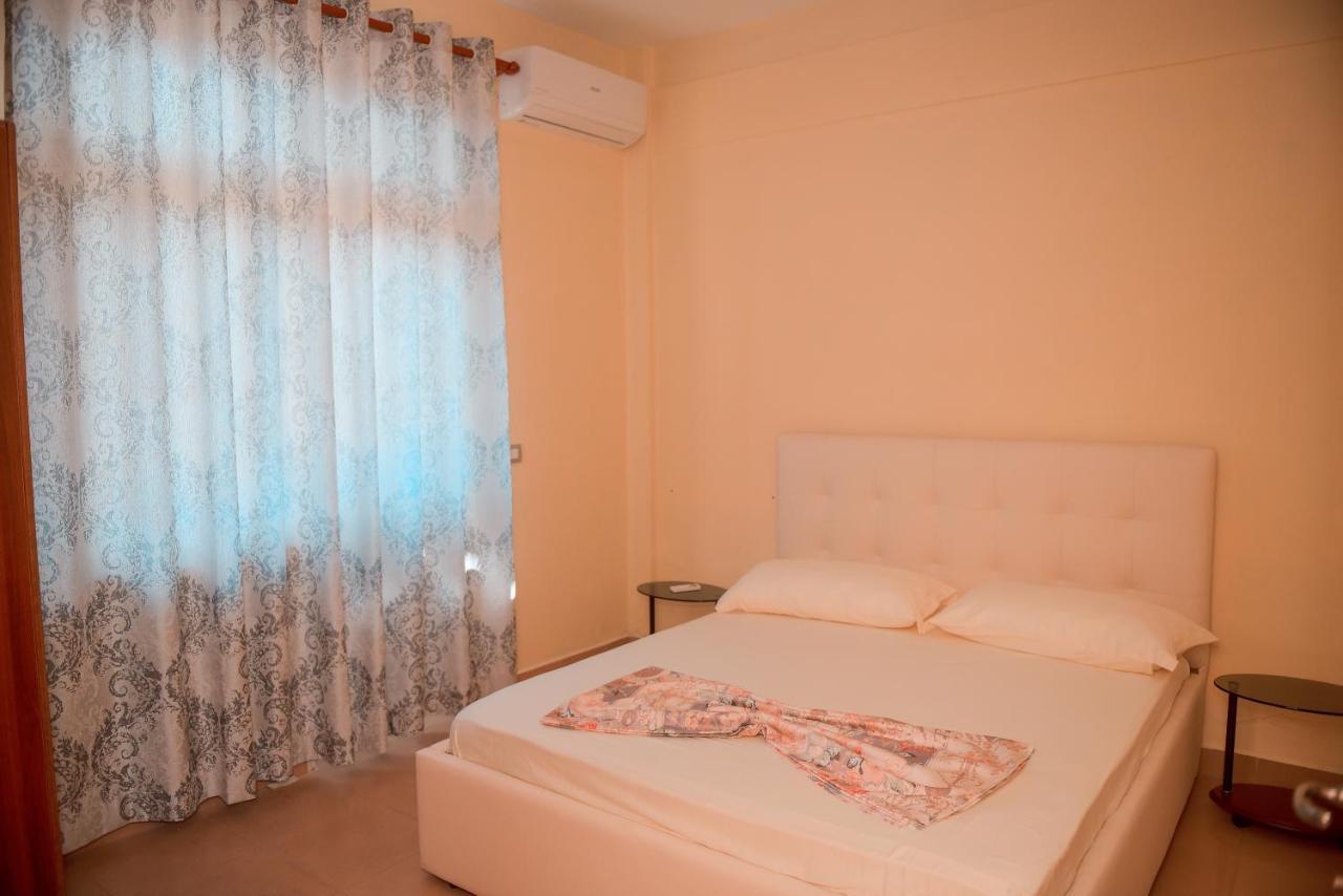 Central Hostel Shkodër エクステリア 写真