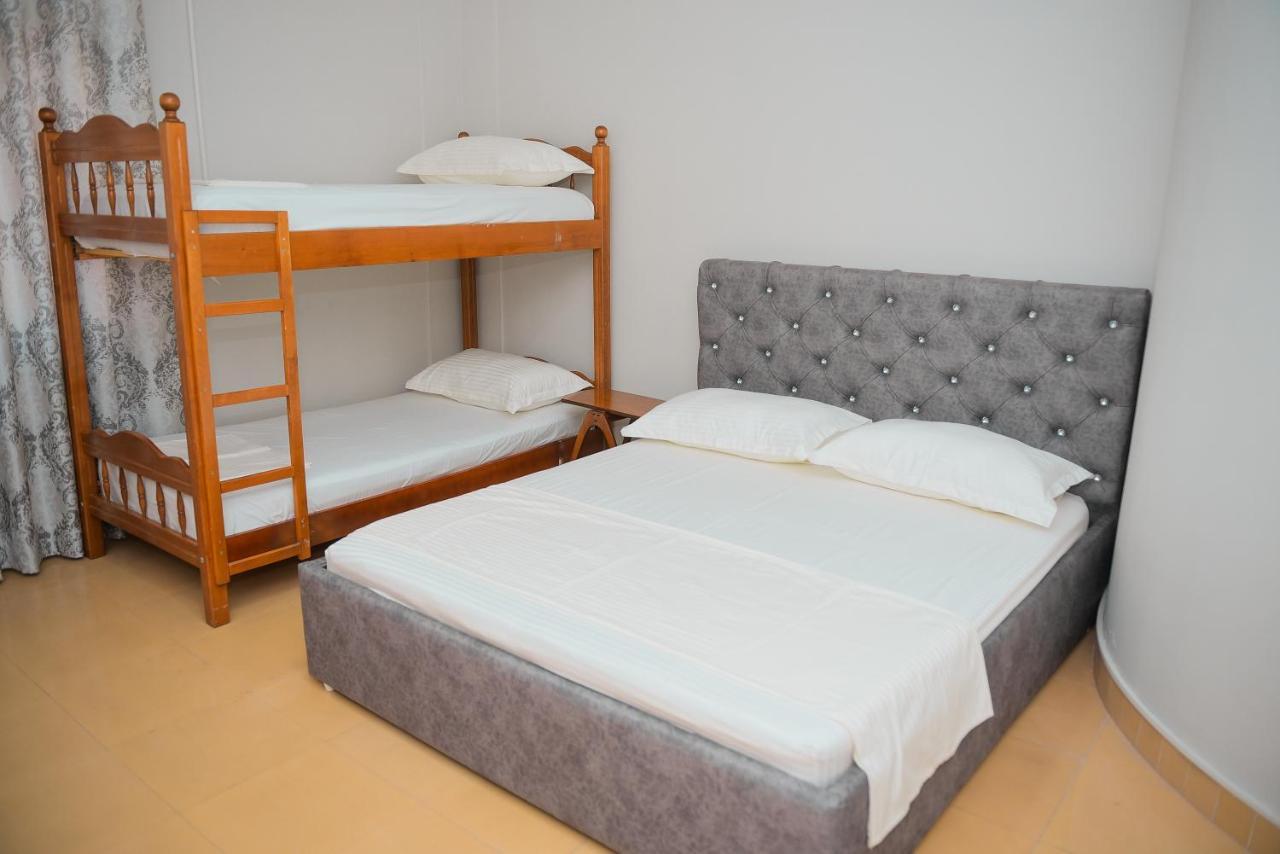Central Hostel Shkodër エクステリア 写真