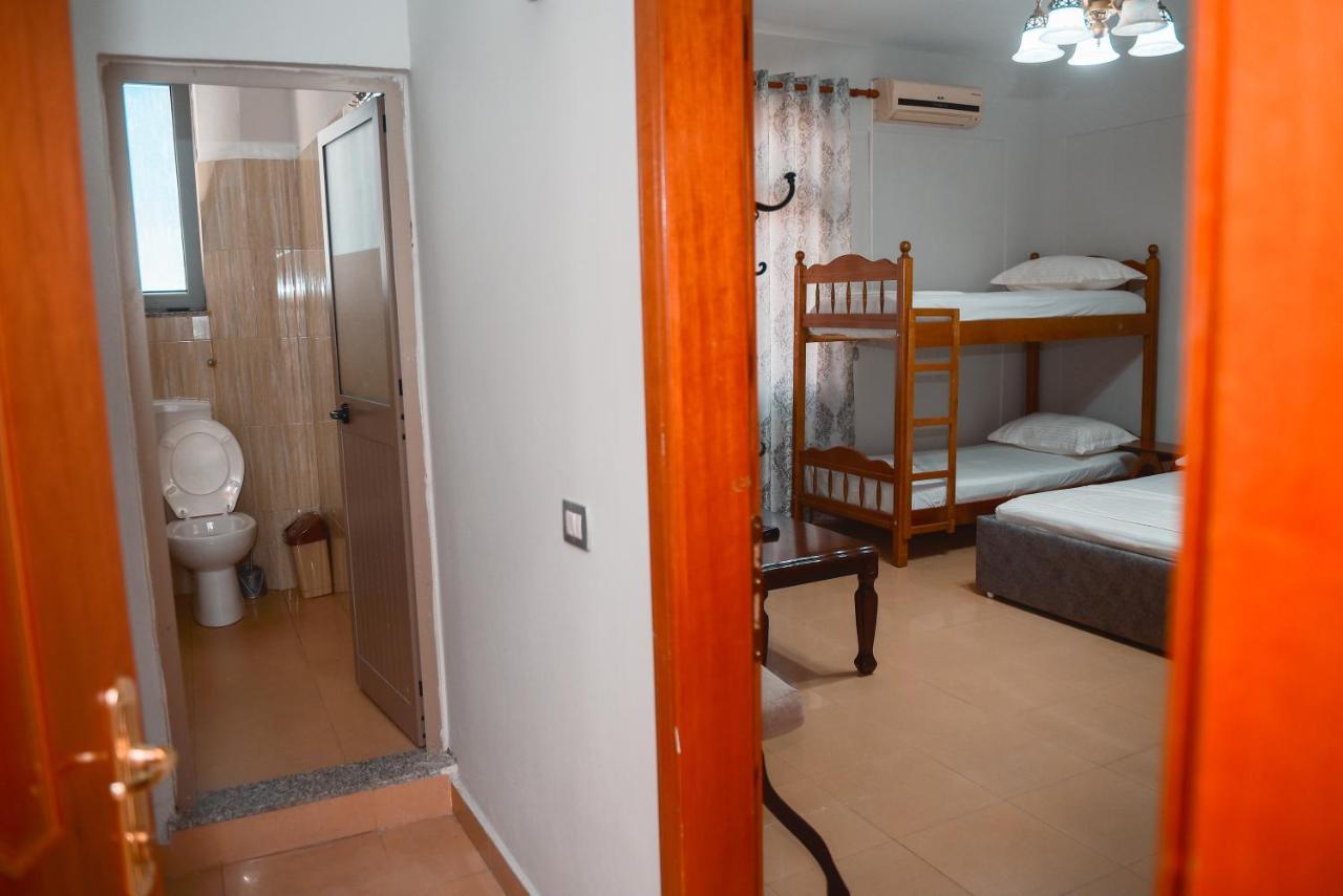 Central Hostel Shkodër エクステリア 写真
