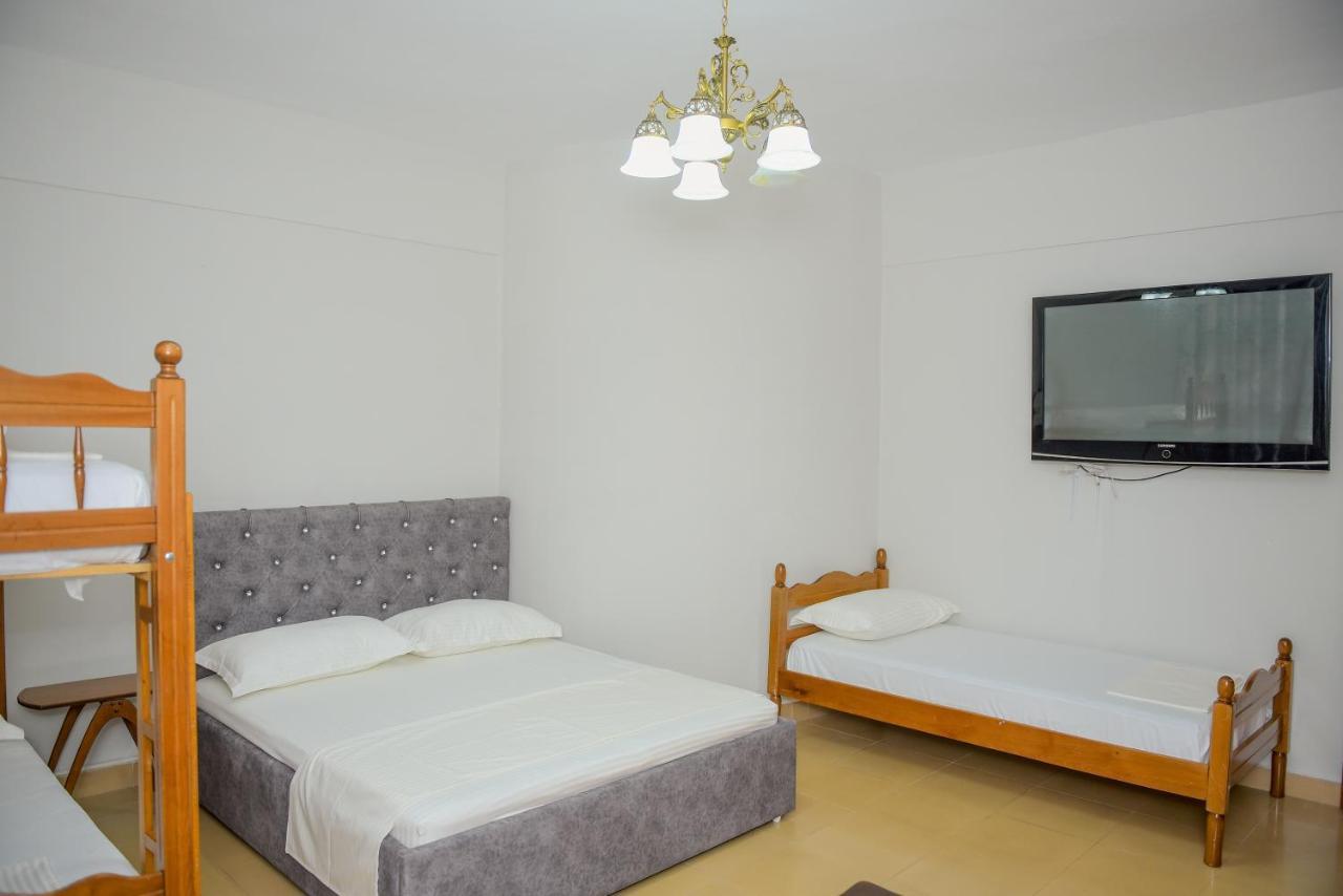 Central Hostel Shkodër エクステリア 写真