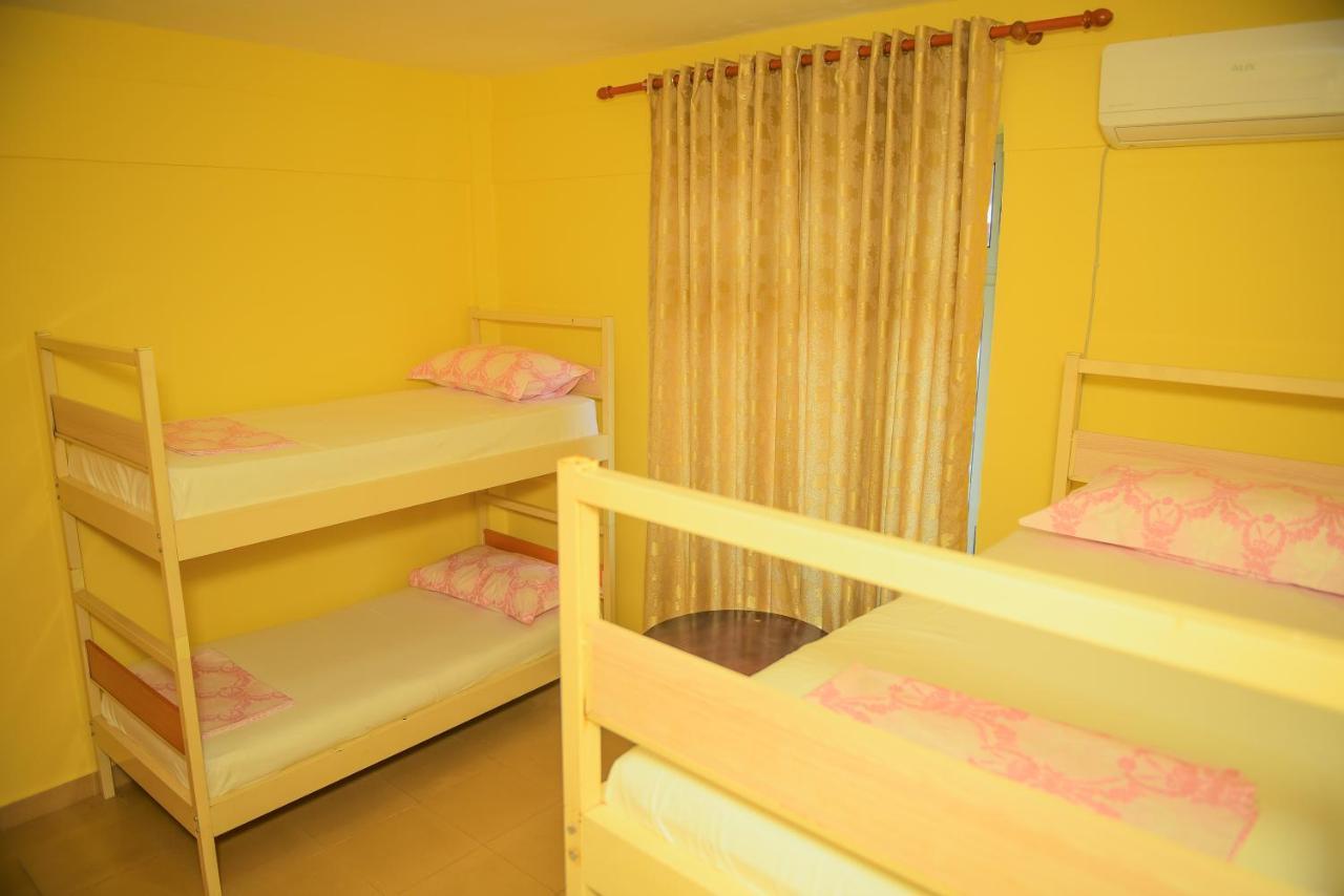 Central Hostel Shkodër エクステリア 写真