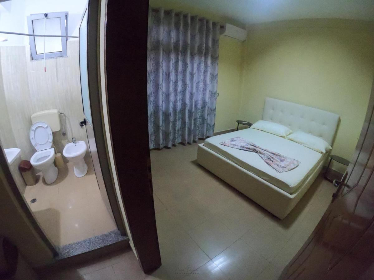 Central Hostel Shkodër エクステリア 写真