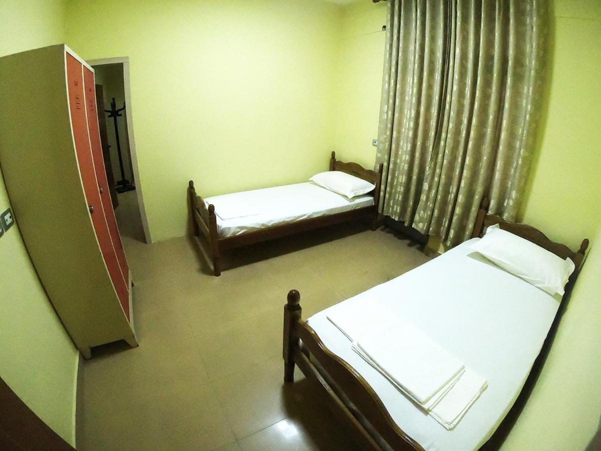 Central Hostel Shkodër エクステリア 写真